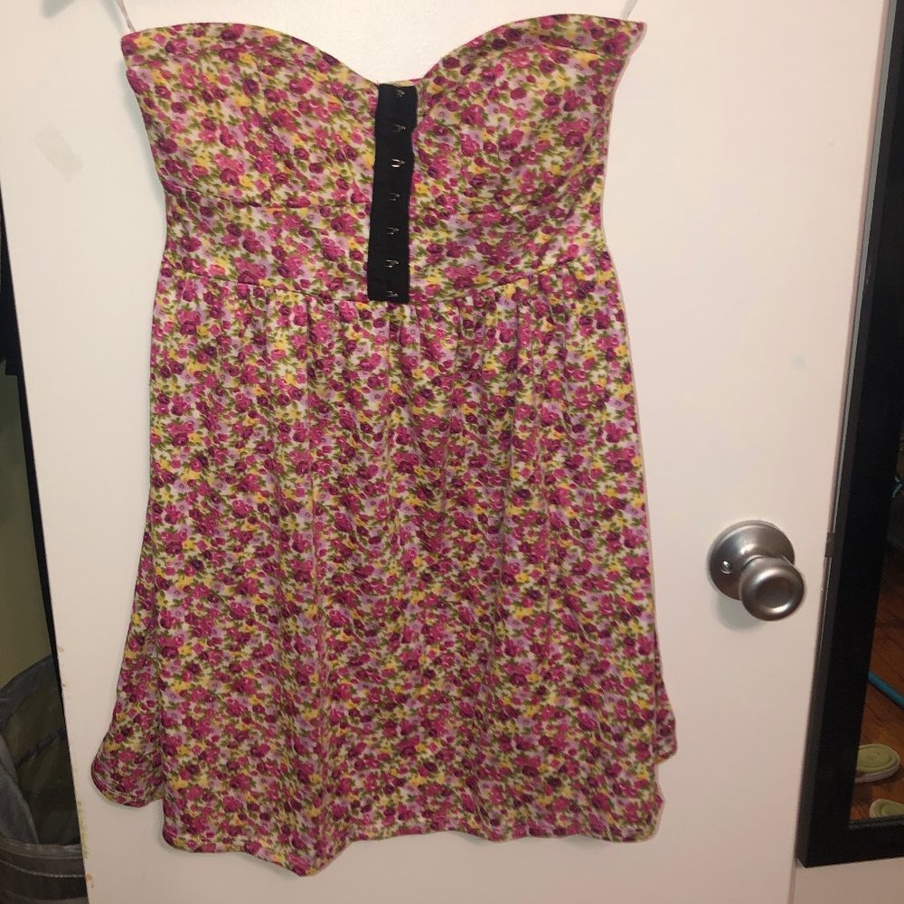 Xia~strapless dress